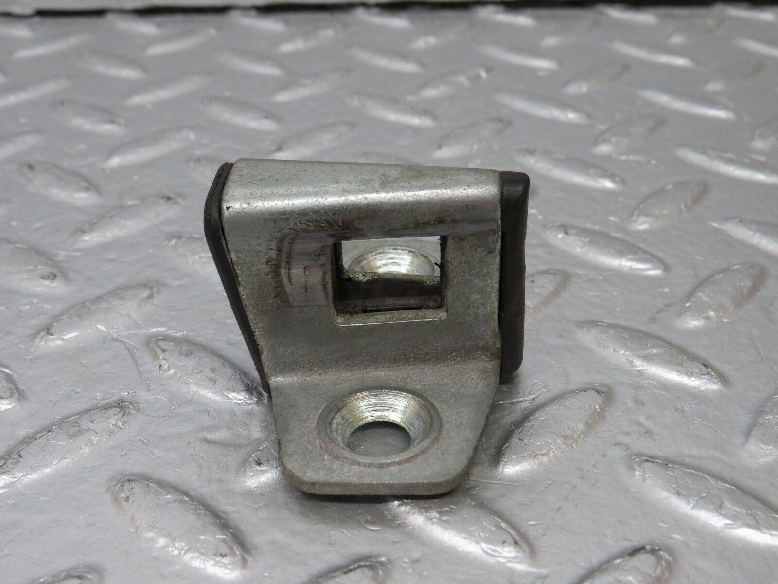 34133 Mercedes-Benz W124 260E Door Lock Latch