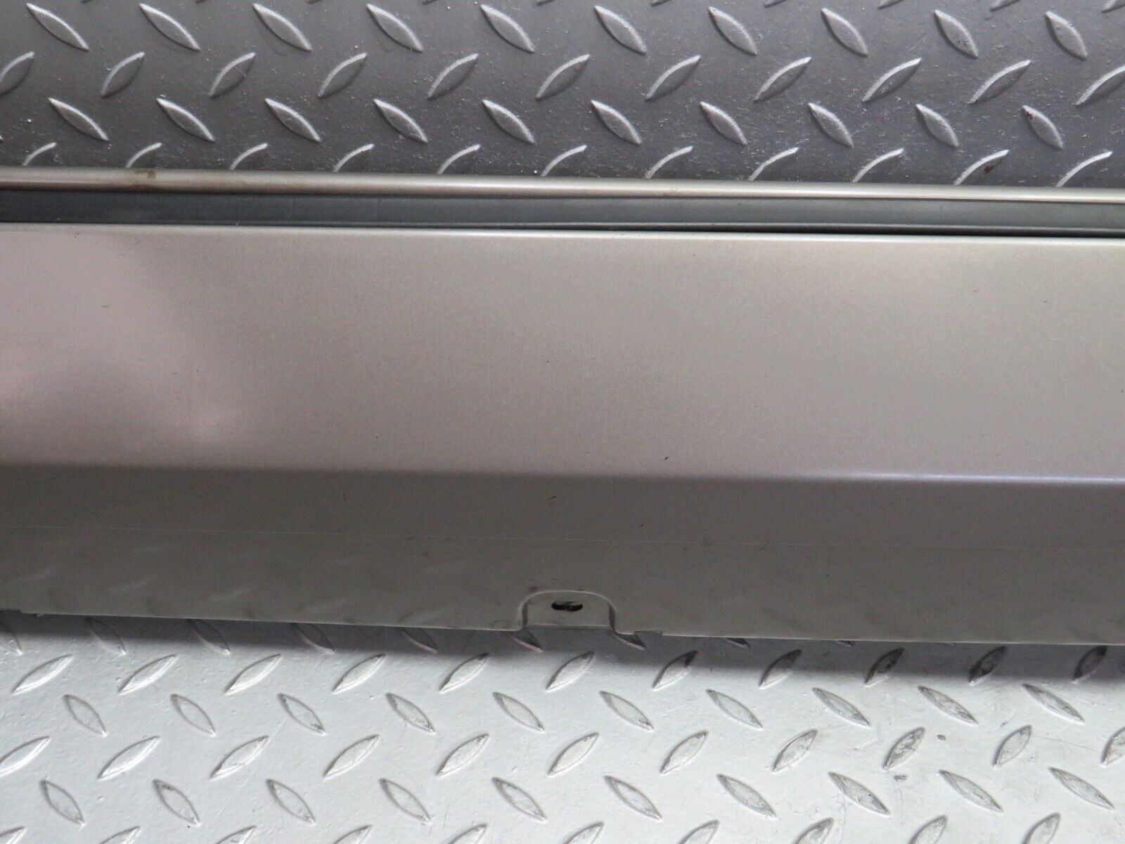 36606 Mercedes-Benz W201 190E 2.0L Side Skirt Left 2016906340 2016981030 2016981230