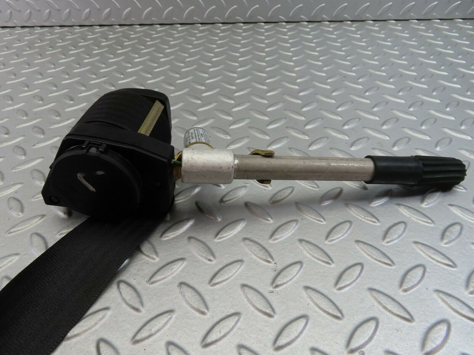 7733 Mercedes-Benz S123 230TE Wagon Front Left Seat Belt 1238606286