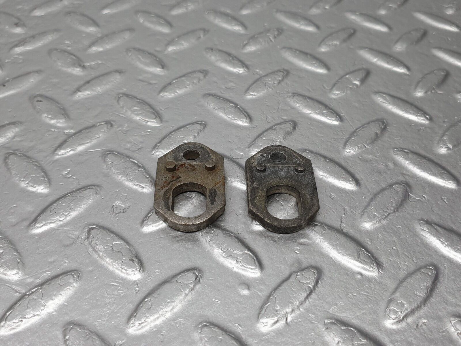 41363 Mercedes-Benz W116 350SE Fuel Injector Bracket Holder 2X