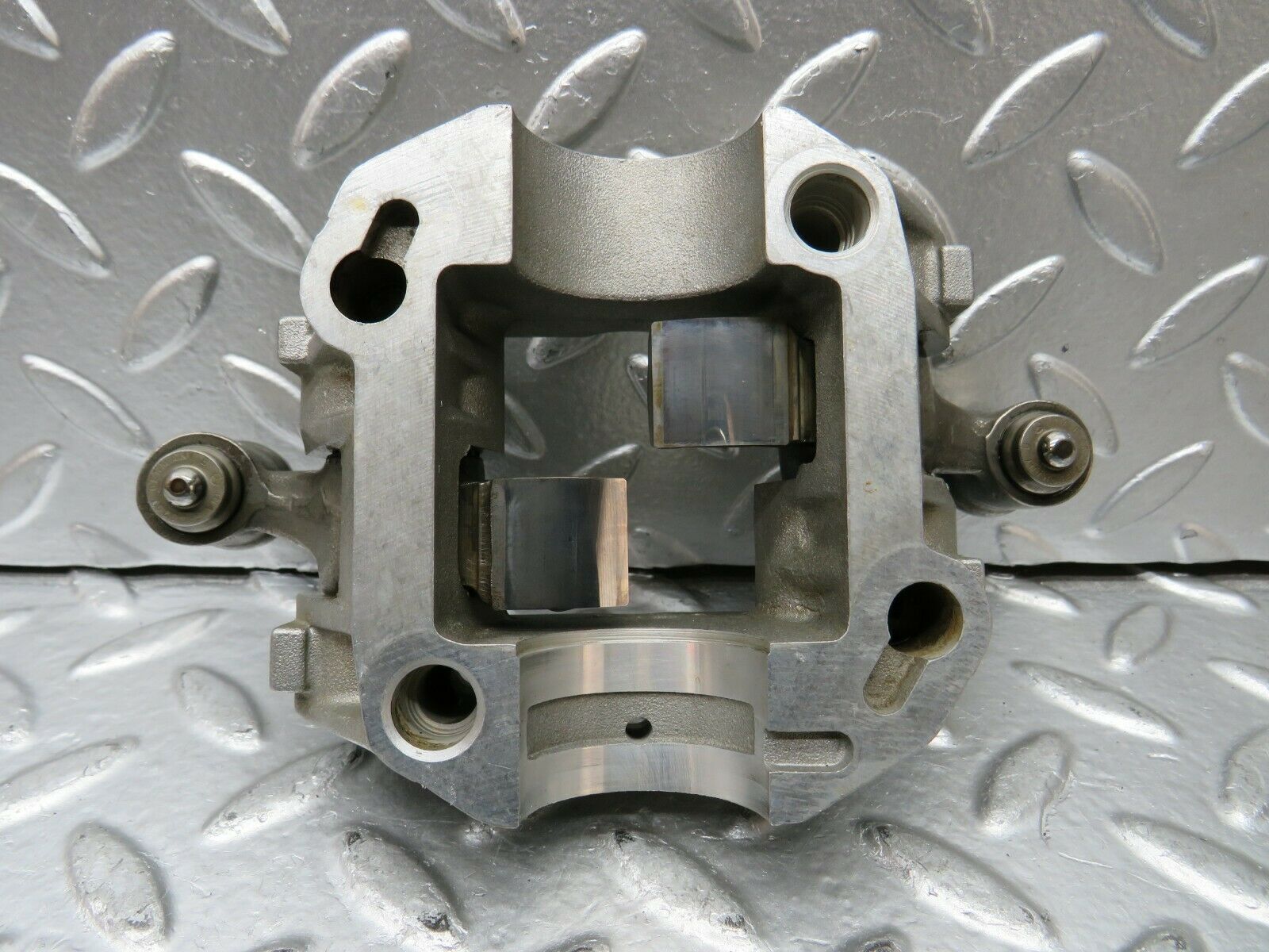 23070 Mercedes-Benz C123 230CE Coupe Rocker Arms Camshaft Bearing Block 1020510110