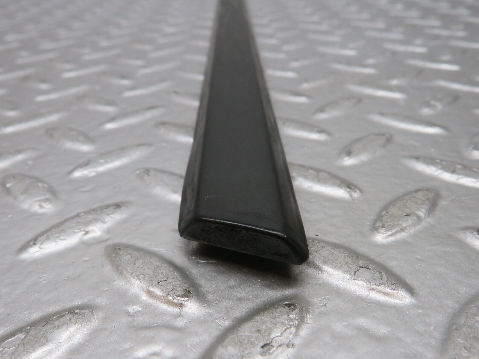 30787 Mercedes-Benz W201 190E 2.0L Rear Left Door Centre Moulding Trim