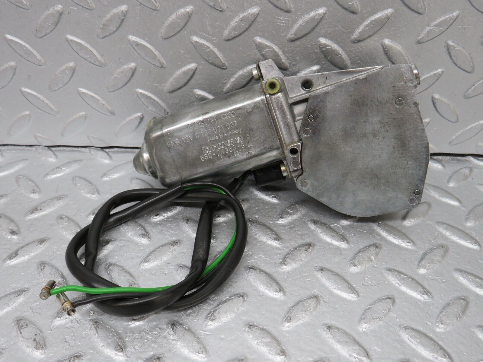 36155 Mercedes-Benz W126 420SE Rear Left Window Regulator Motor 0130821037