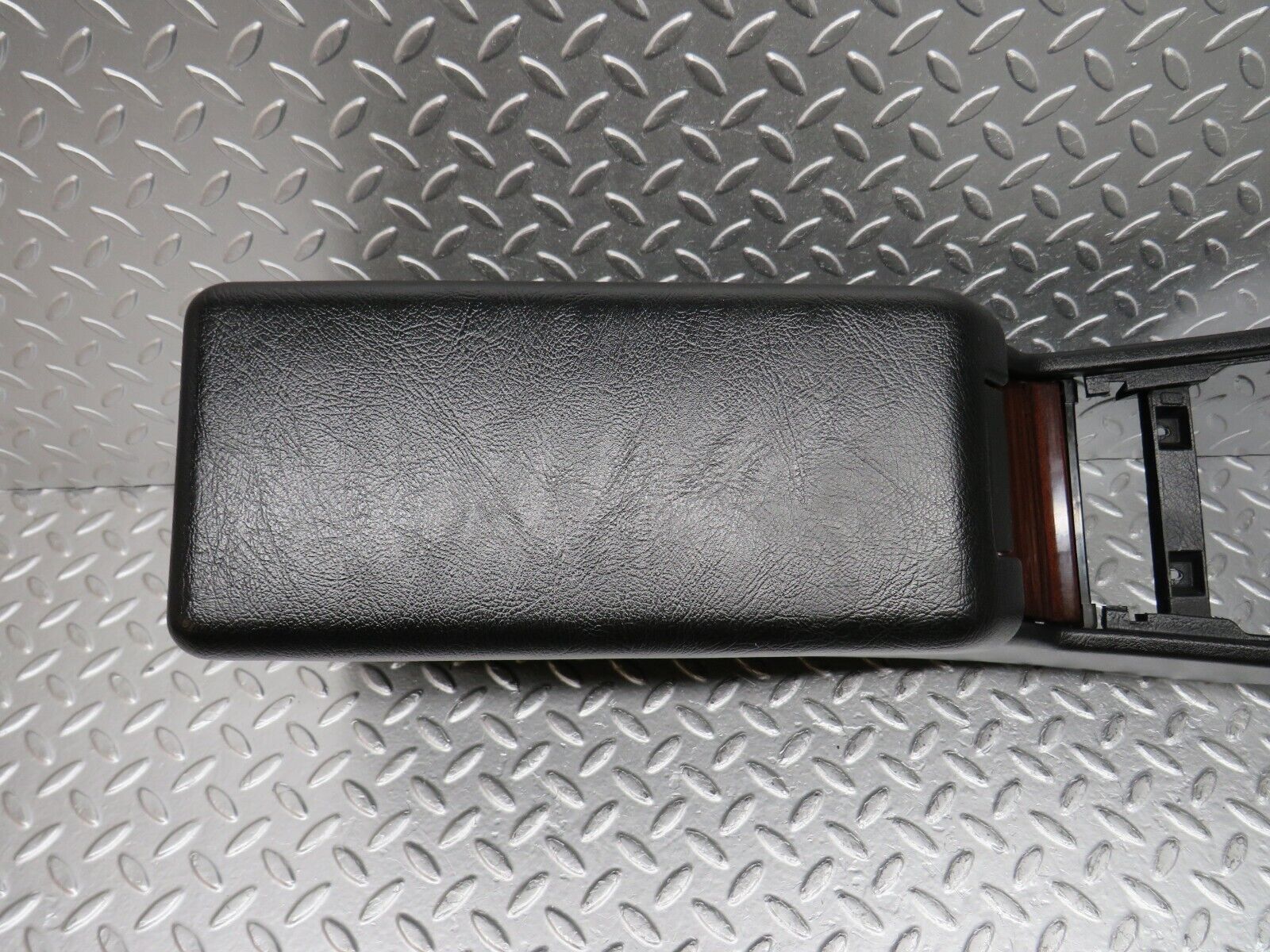 33343 Mercedes-Benz W202 C180 Centre Console Armrest Black 2026800279