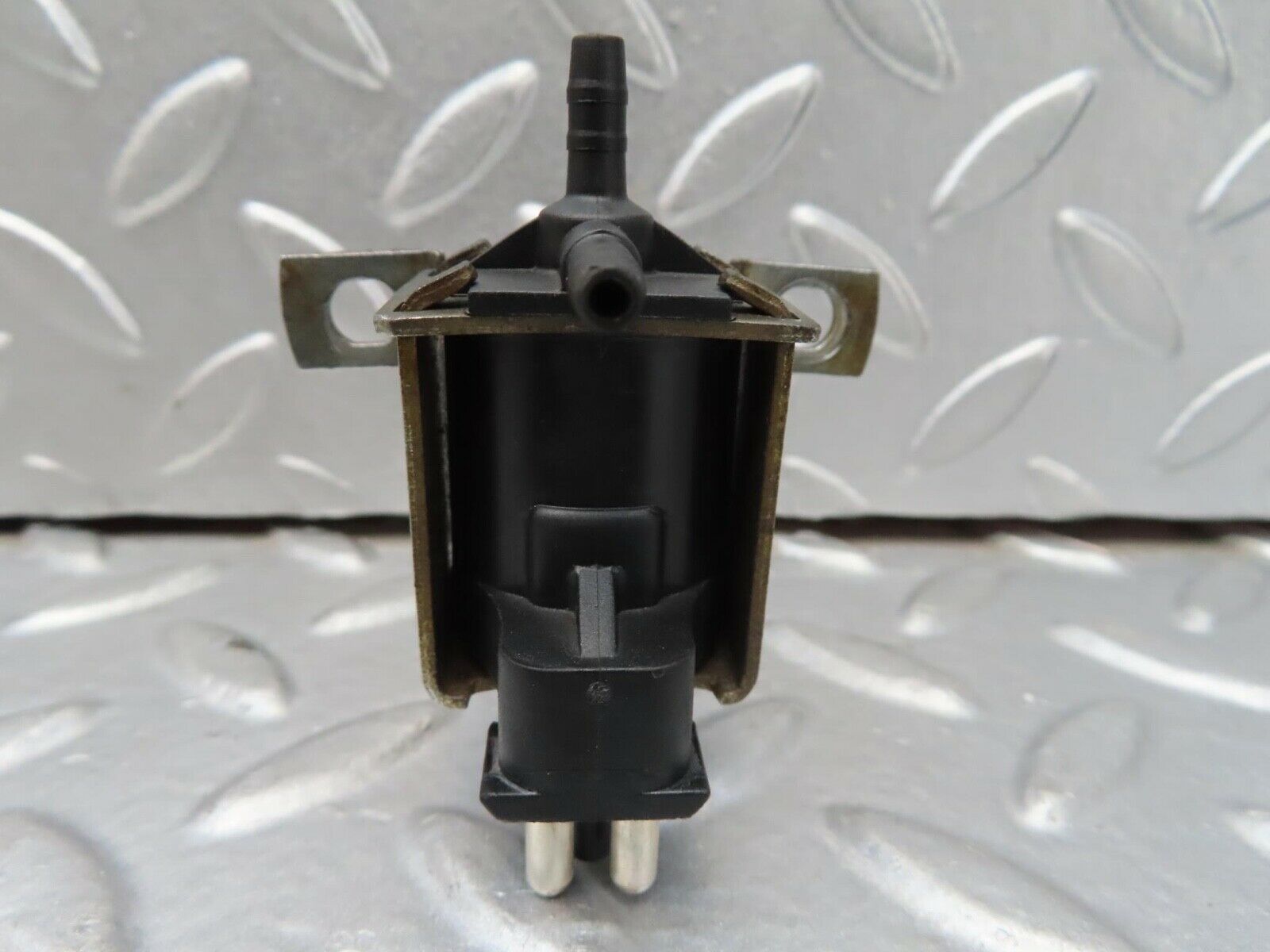 15339 Mercedes-Benz W123 230E Vacuum Control Valve Pierburg 0015407097