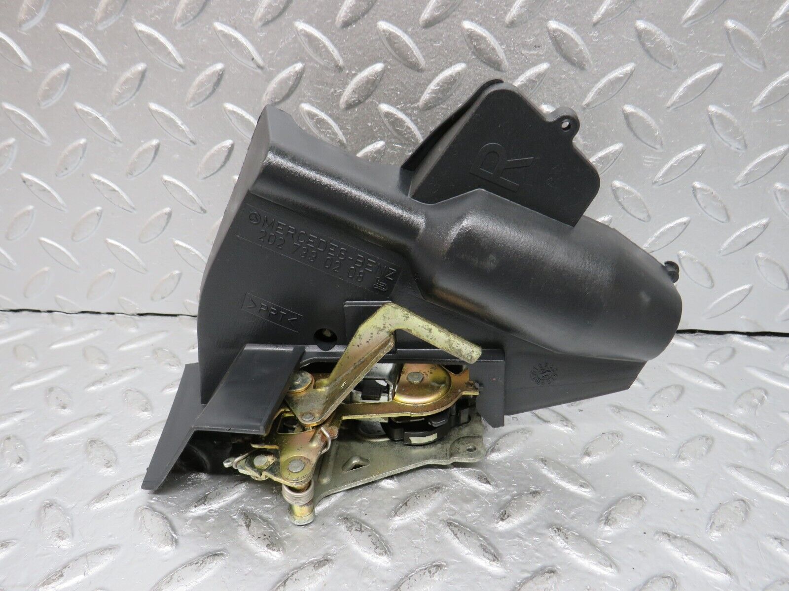 33407 Mercedes-Benz W202 C180 Rear Right Door Lock Mechanism 2027300635