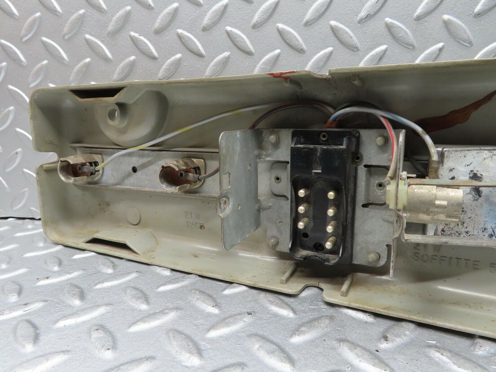 12564 Mercedes-Benz C107 Right Tail Light Cover Bulb Holder