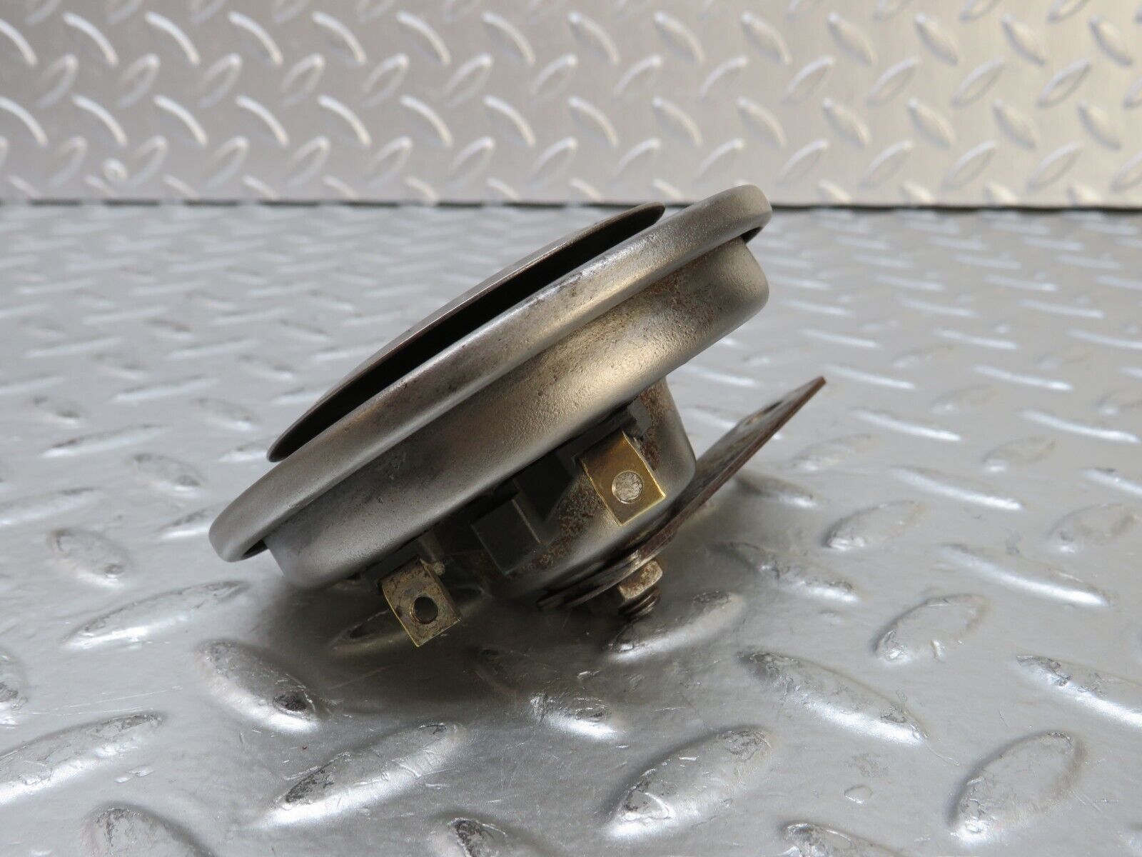 26900 Mercedes-Benz W123 240D Horn 0035424220