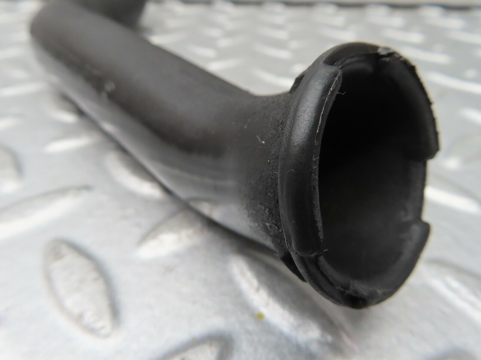 17293 Mercedes-Benz R129 300SL Coupe Water Drain Hose Pipe