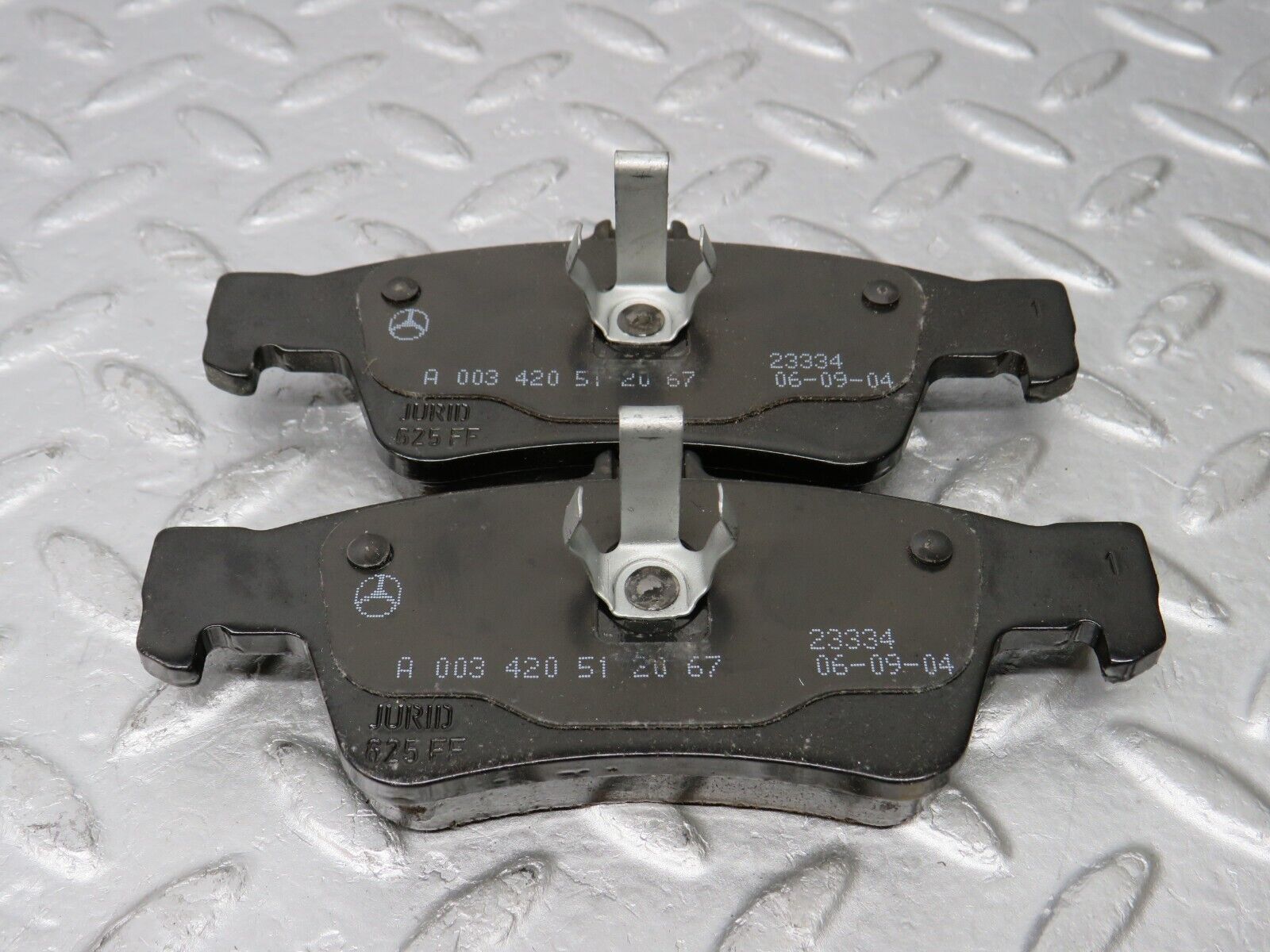 38205 Mercedes-Benz W211 W220 Genuine Rear Brake Pads New 003420512067