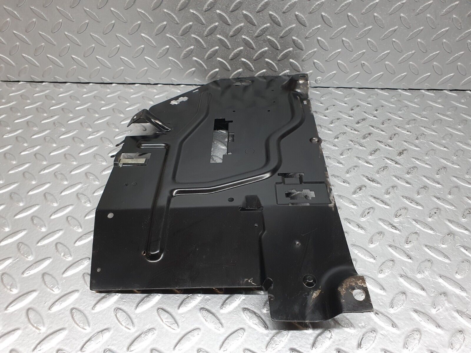 41186 Mercedes-Benz W126 300SE Left Footwell Relay Holder Bracket