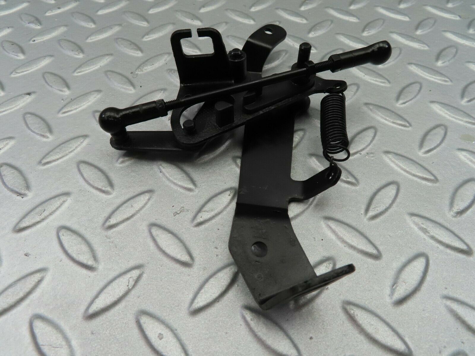 6919 Mercedes-Benz C107 350SLC Coupe Throttle Linkage