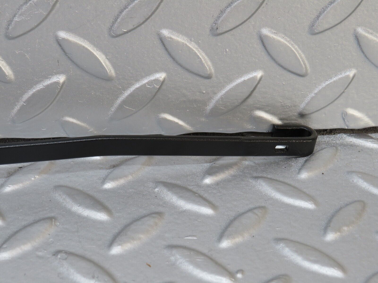 36166 Mercedes-Benz W126 420SE Windscreen Wiper Arm Right Side