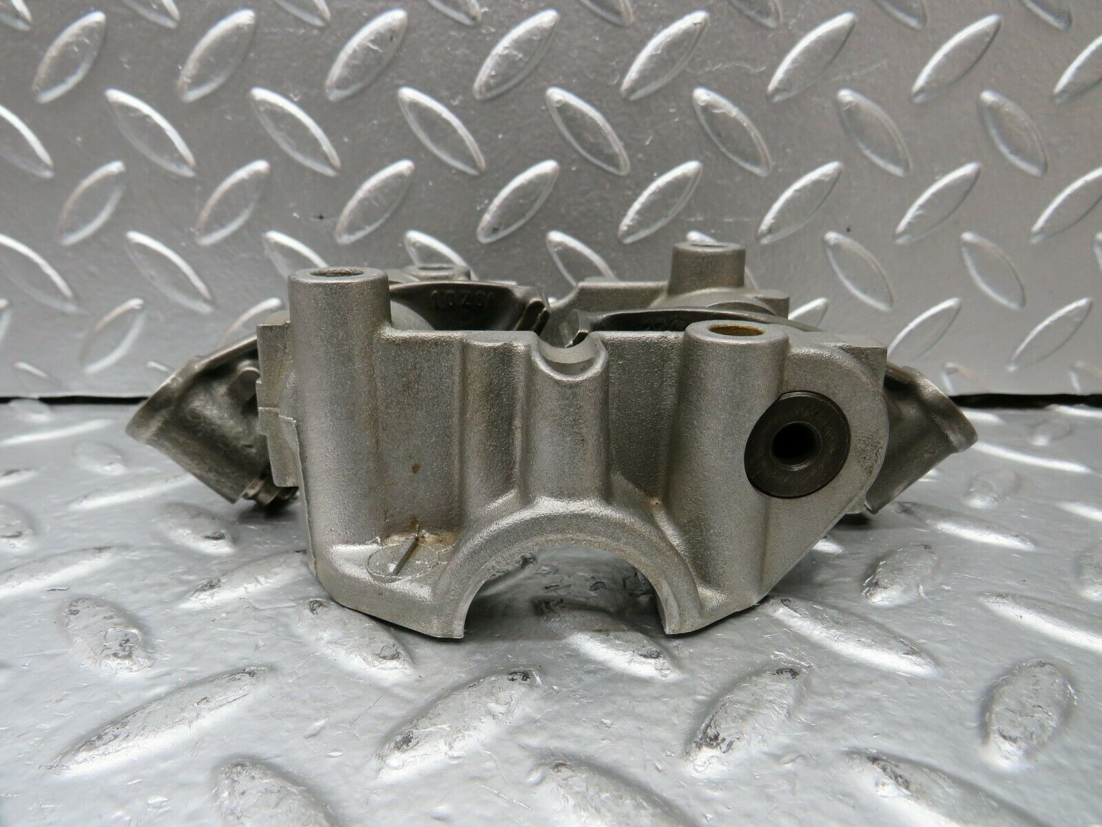 23070 Mercedes-Benz C123 230CE Coupe Rocker Arms Camshaft Bearing Block 1020510110