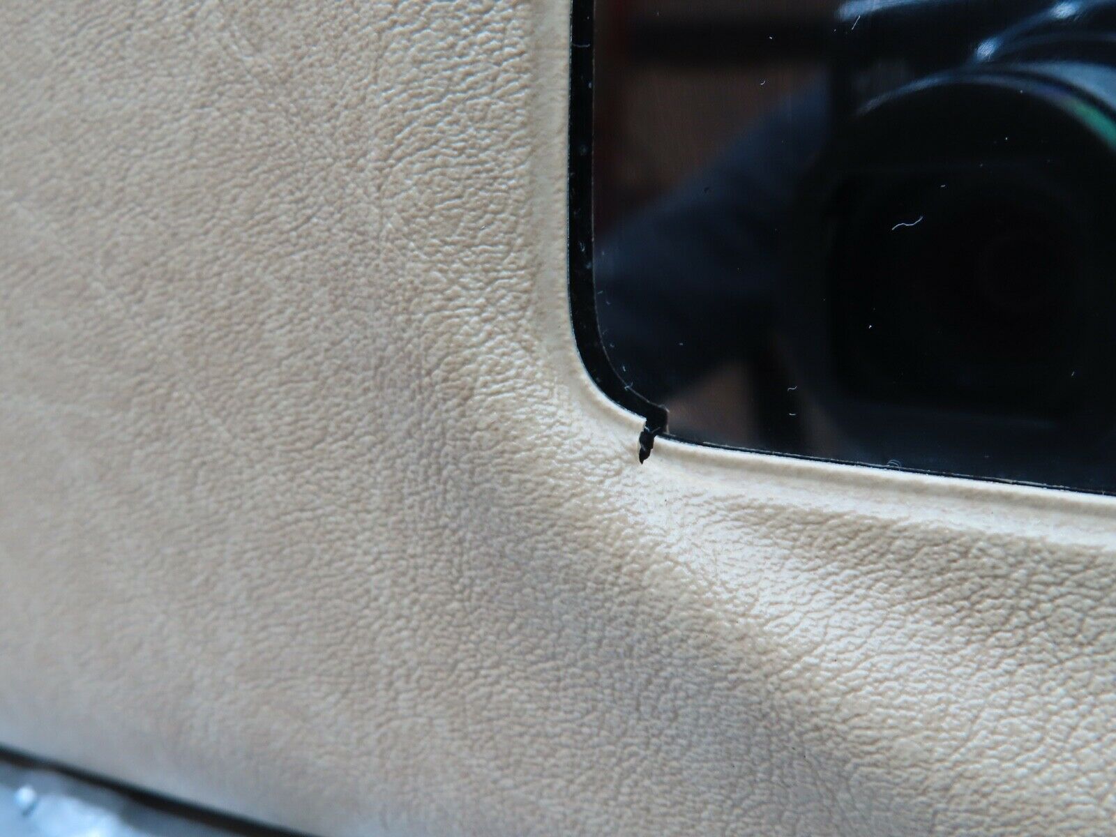 21037 Mercedes-Benz W123 230E Sun Visor Left Side Beige