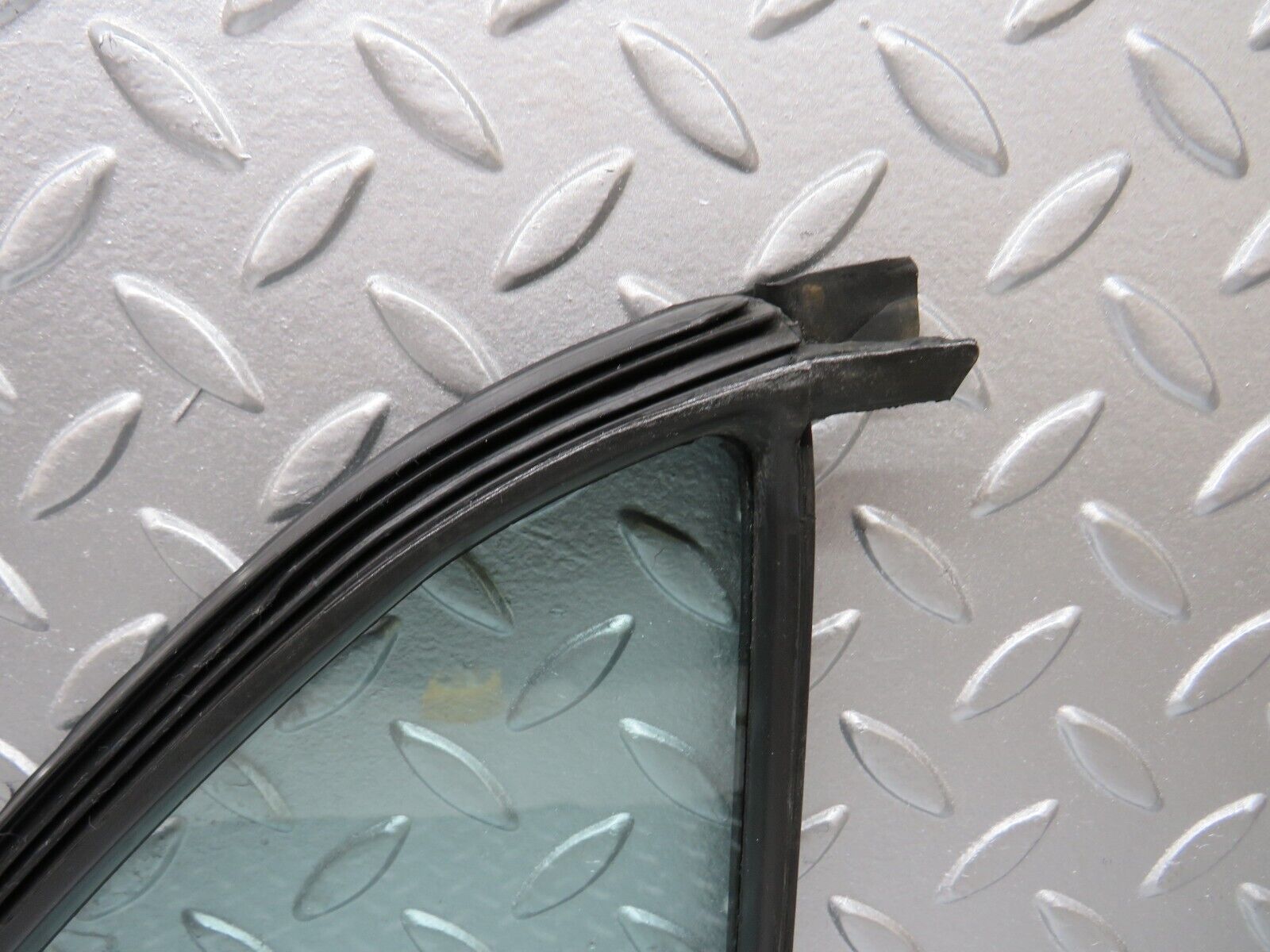 27890 Mercedes-Benz W123 280E Rear Left Quarter Window Glass