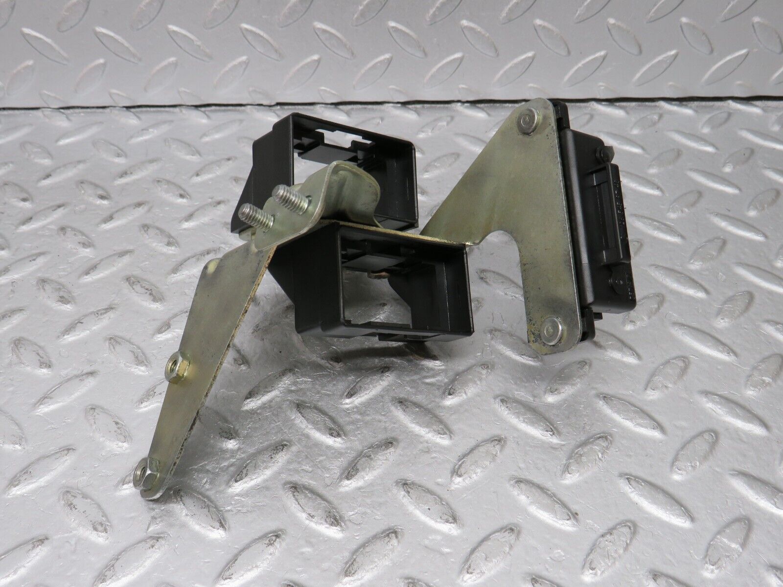 36186 Mercedes-Benz W126 420SE Diagnostic Connector With Bracket 1265459740