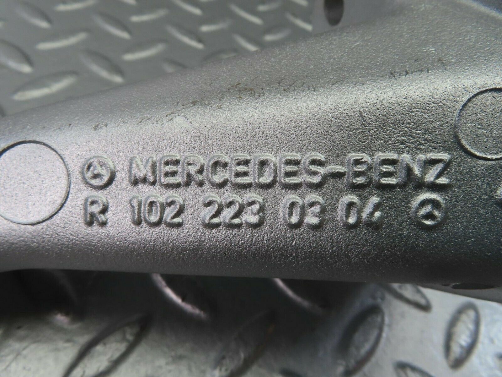 10572 Mercedes-Benz C123 230CE Coupe Engine Mount Bracket Right 1022230304