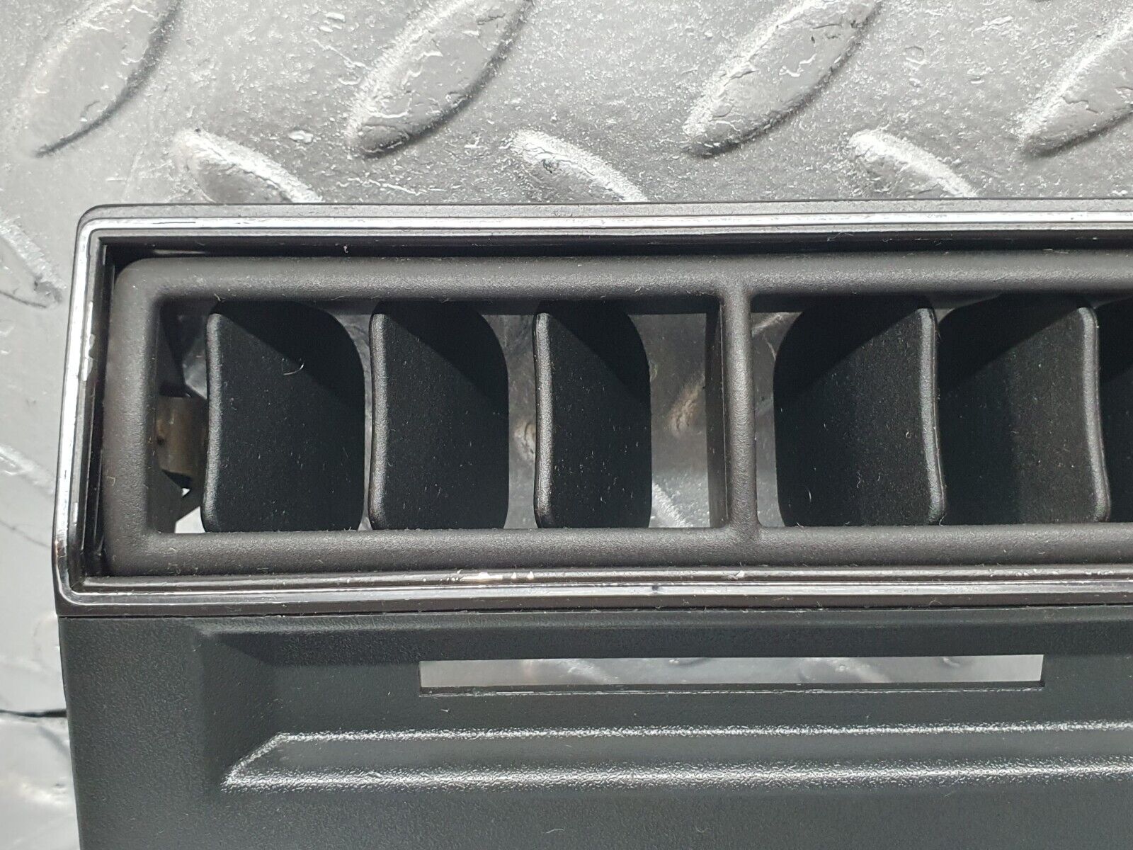 40984 Mercedes-Benz W126 300SE Centre Console Air Vent 1268300013