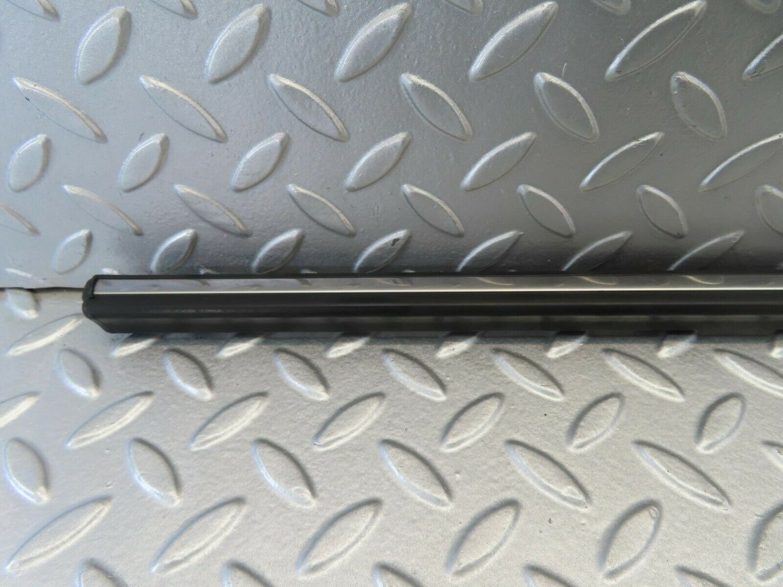 10898 Mercedes-Benz W123 230E Rear Right Door Centre Moulding Trim