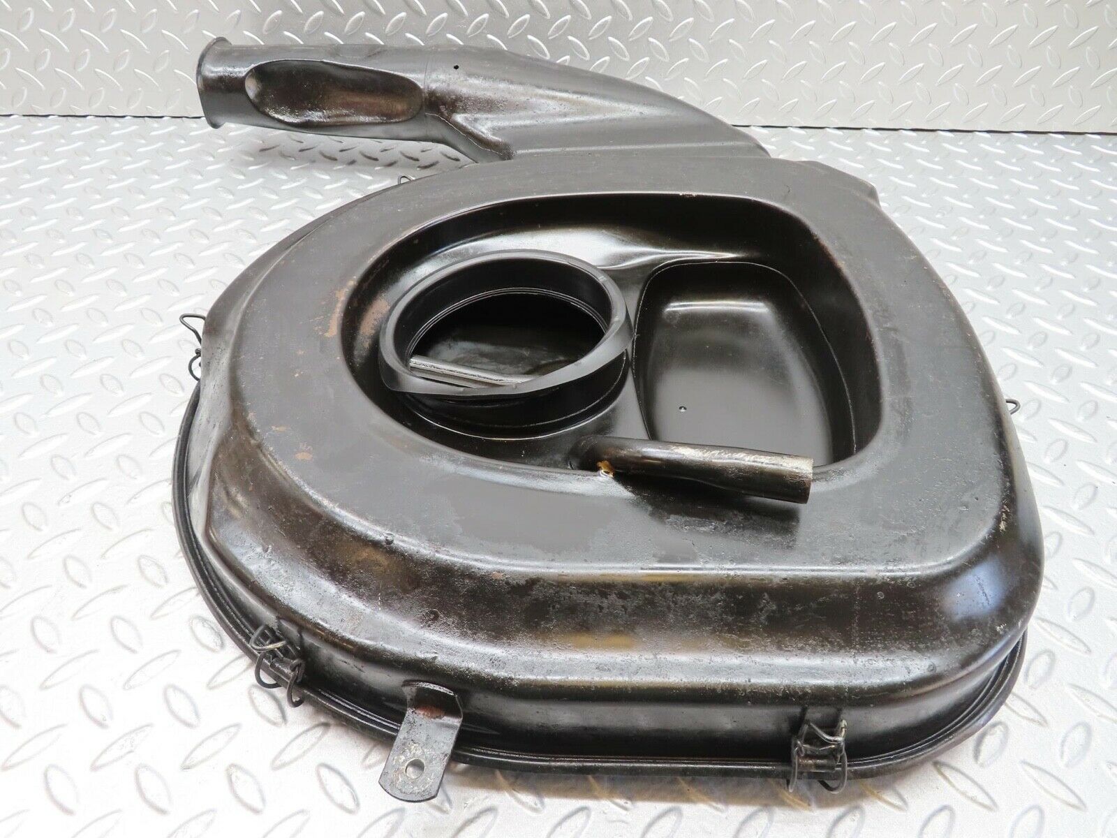 14190 Mercedes-Benz W116 350SE Air Filter Box Housing 0080948902