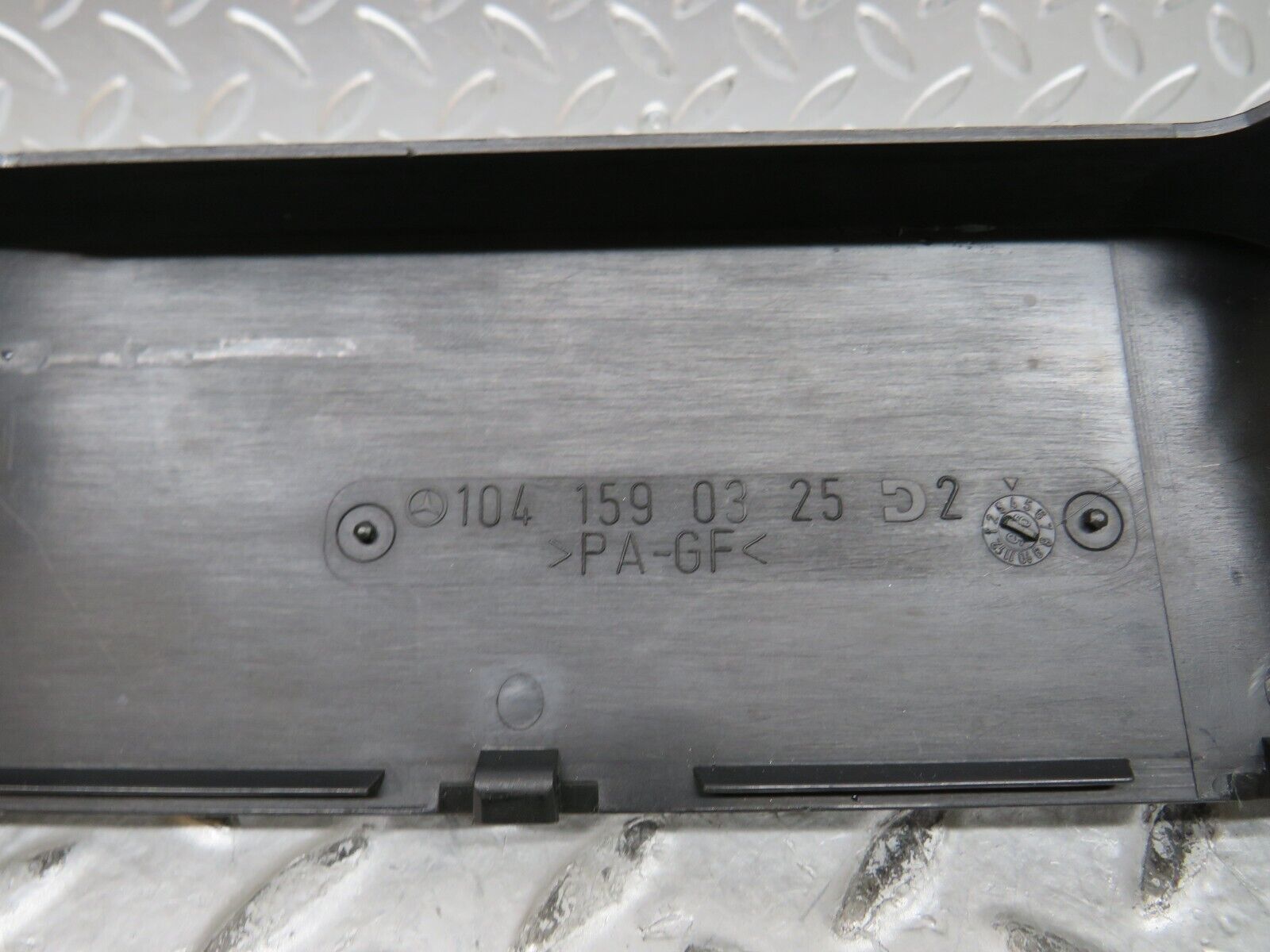 29005 Mercedes-Benz C124 320CE Coupe Ignition Wire Cover 1041590325