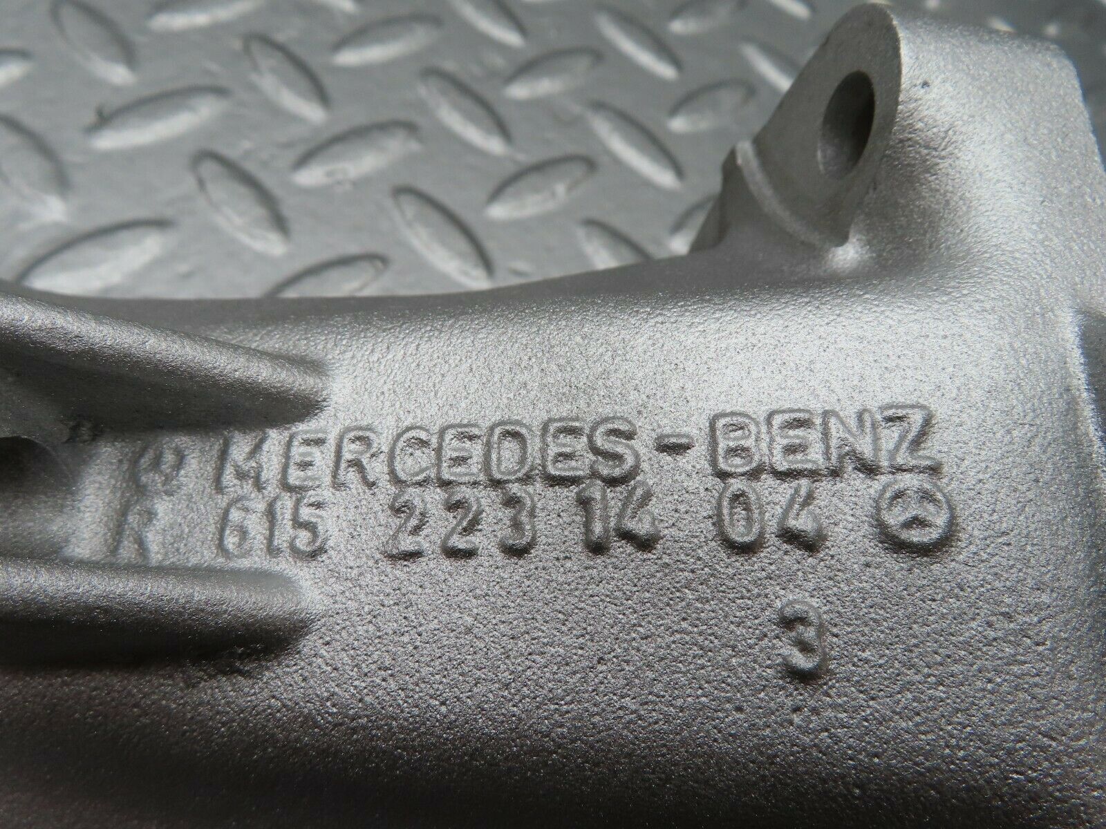 17982 Mercedes-Benz W123 200 Engine Mount Bracket Left Side 6152231324