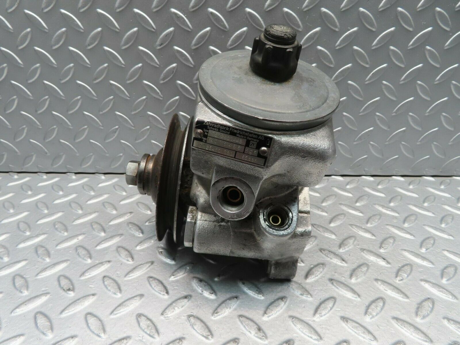 11459 Mercedes-Benz C123 230CE Coupe Power Steering Pump 7672900448 1264601380