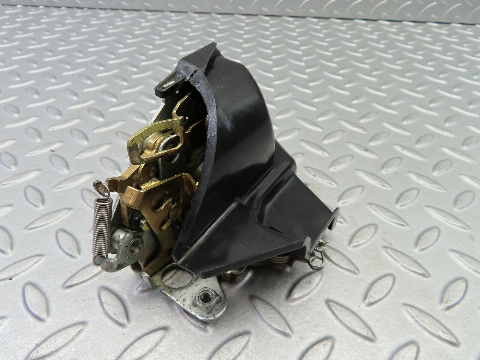 6119 Mercedes-Benz W126 380SE Rear Right Door Lock Mechanism