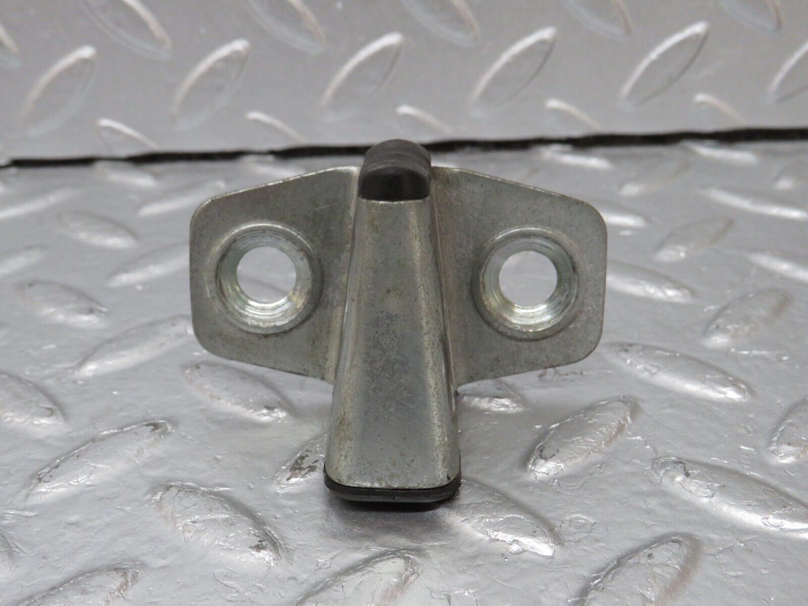 34133 Mercedes-Benz W124 260E Door Lock Latch