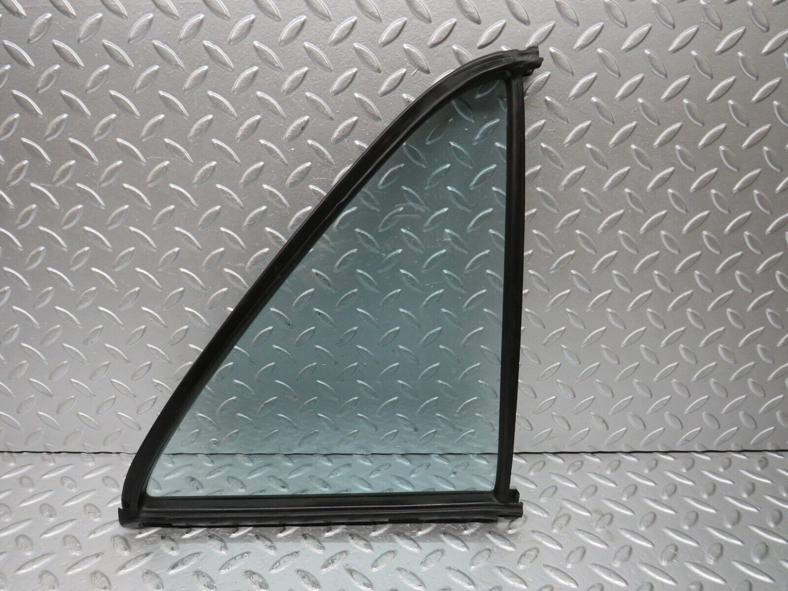 32036 Mercedes-Benz W123 230E Rear Right Quarter Window Glass