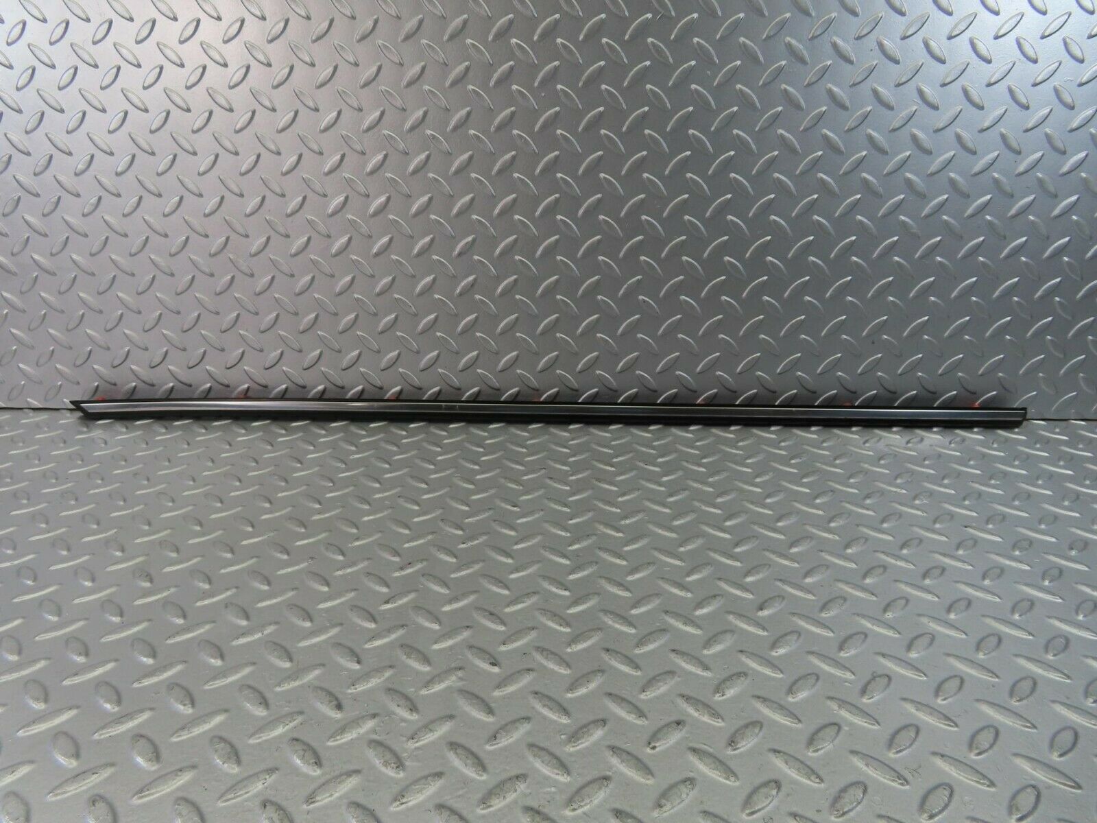 10247 Mercedes-Benz W123 Rear Left Door Centre Moulding Trim