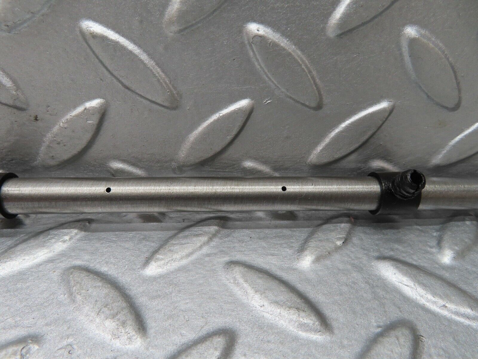 17789 Mercedes-Benz W116 450SEL Camshaft Oil Tube