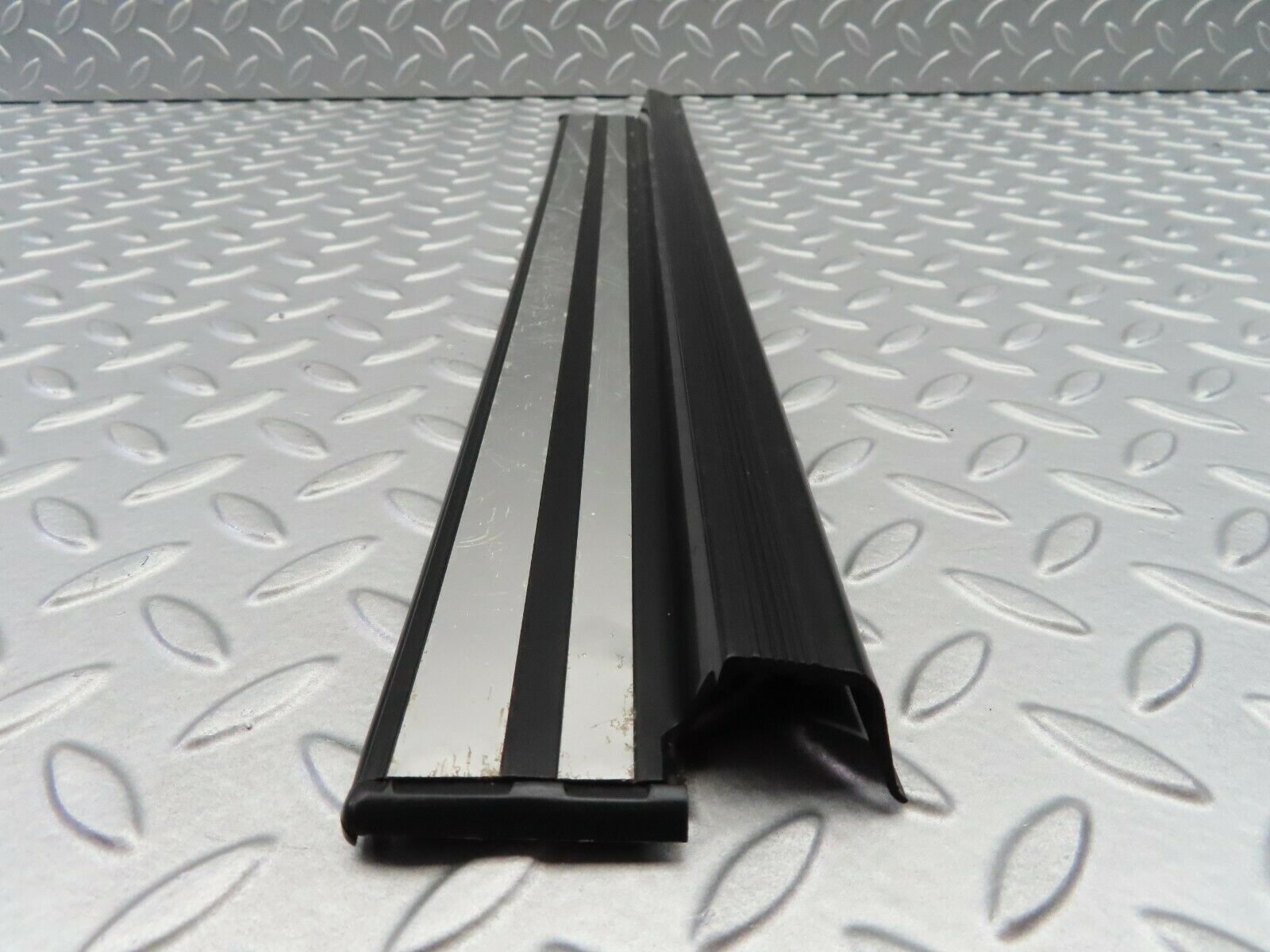 6549 Mercedes-Benz S124 E220 Wagon Rear Left Door Sill Trim