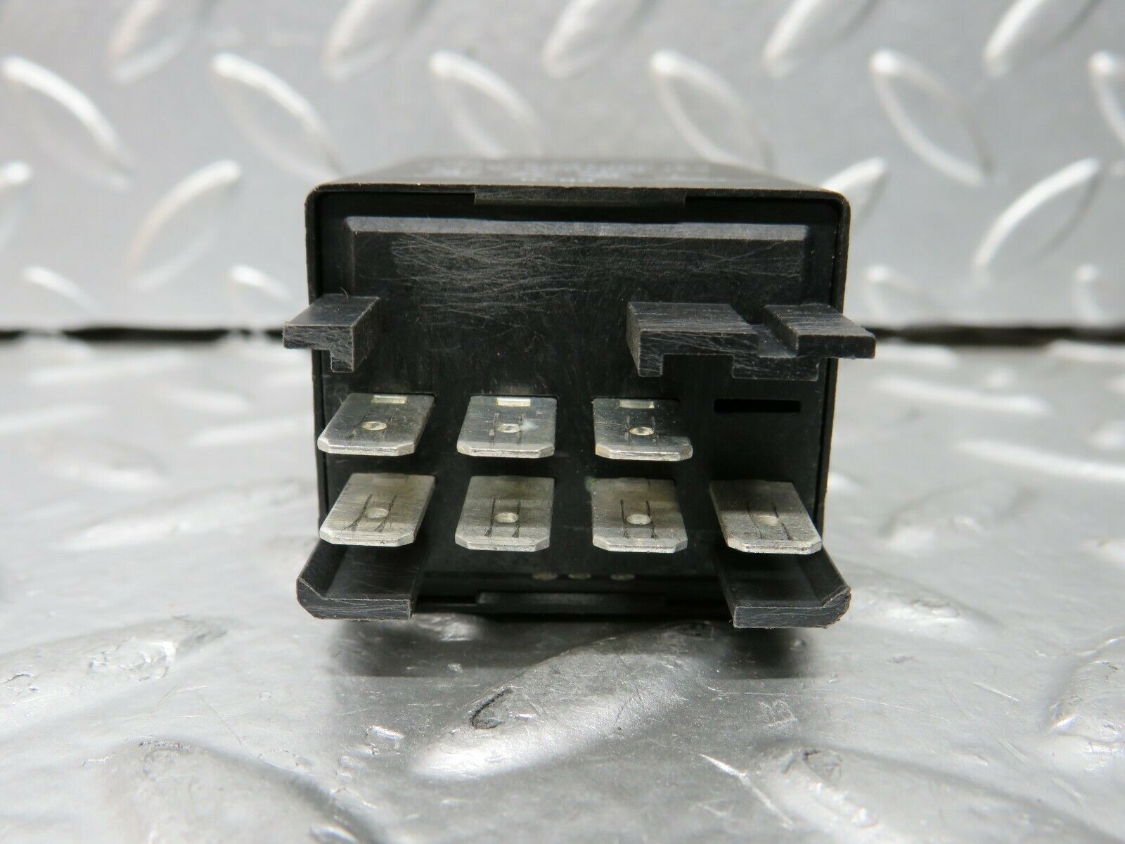 24299 Mercedes-Benz S124 220TE Wagon Flash Control Relay 58227001