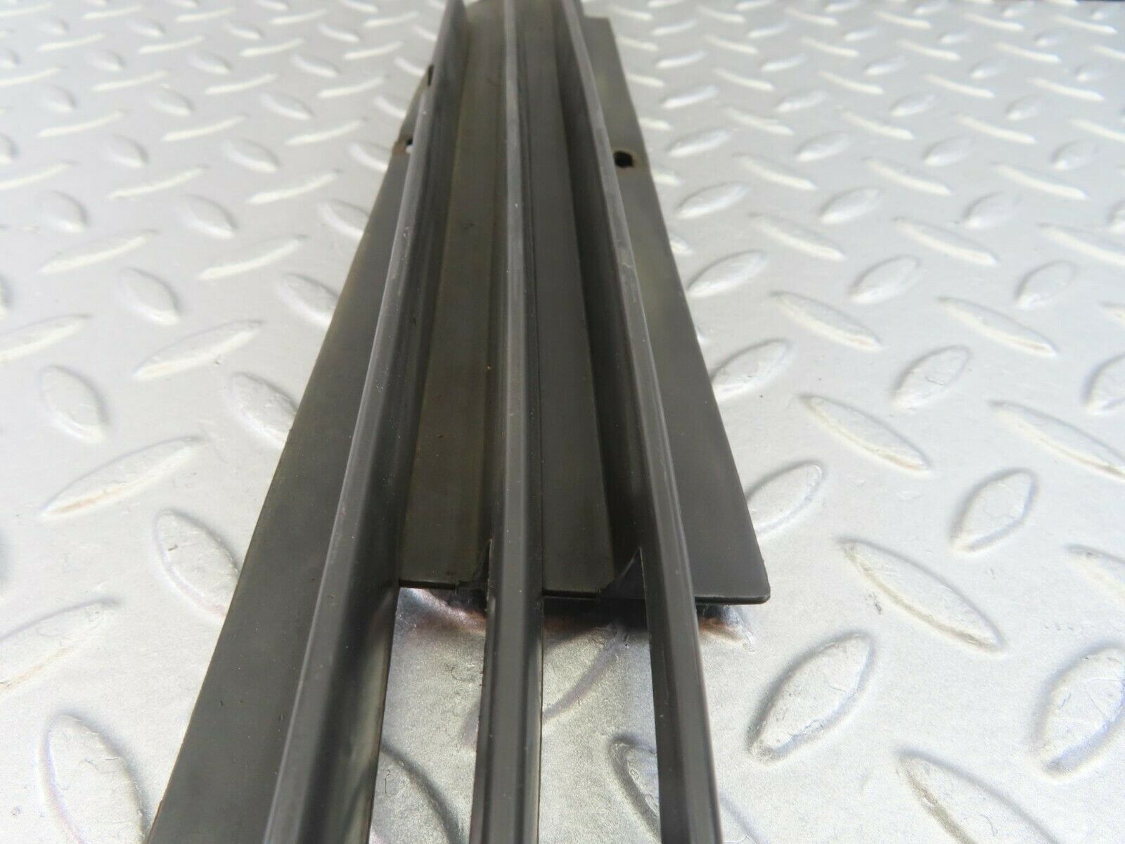 8863 Mercedes-Benz W115 Front Lower Grill Right