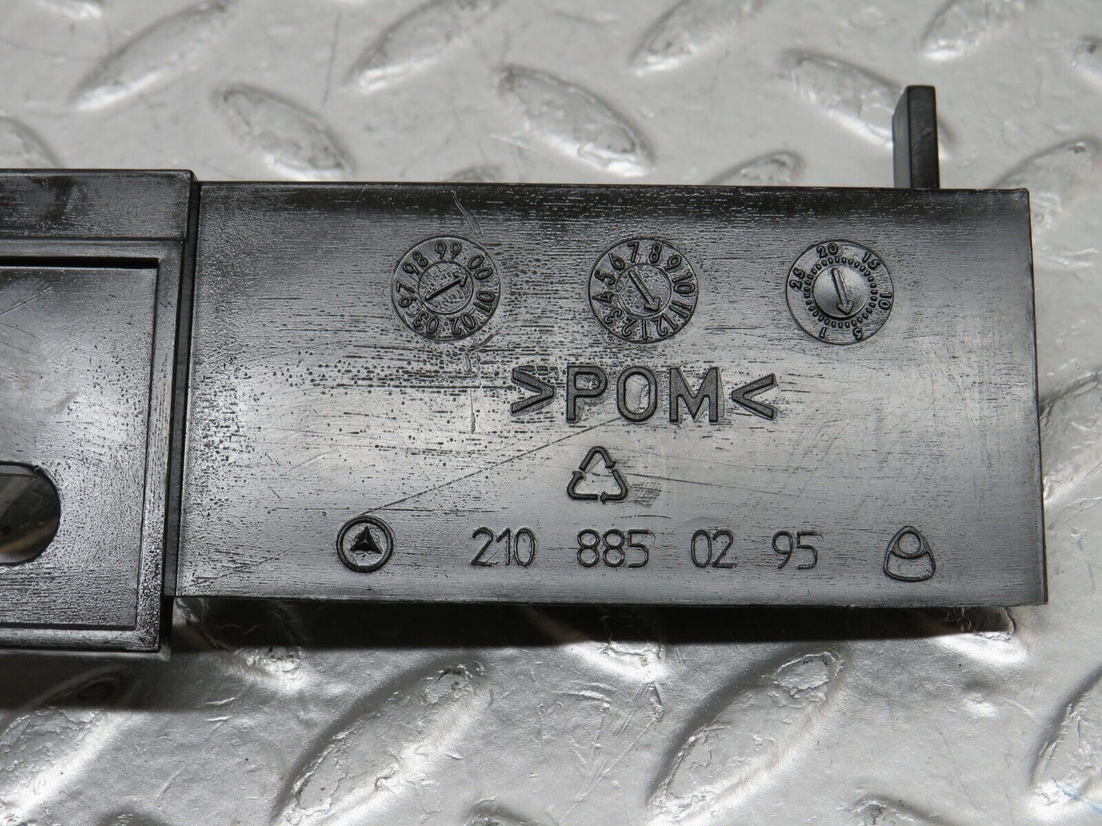 34808 Mercedes-Benz W210 320E Front Bumper Bracket Pair 2108850295 2108850195