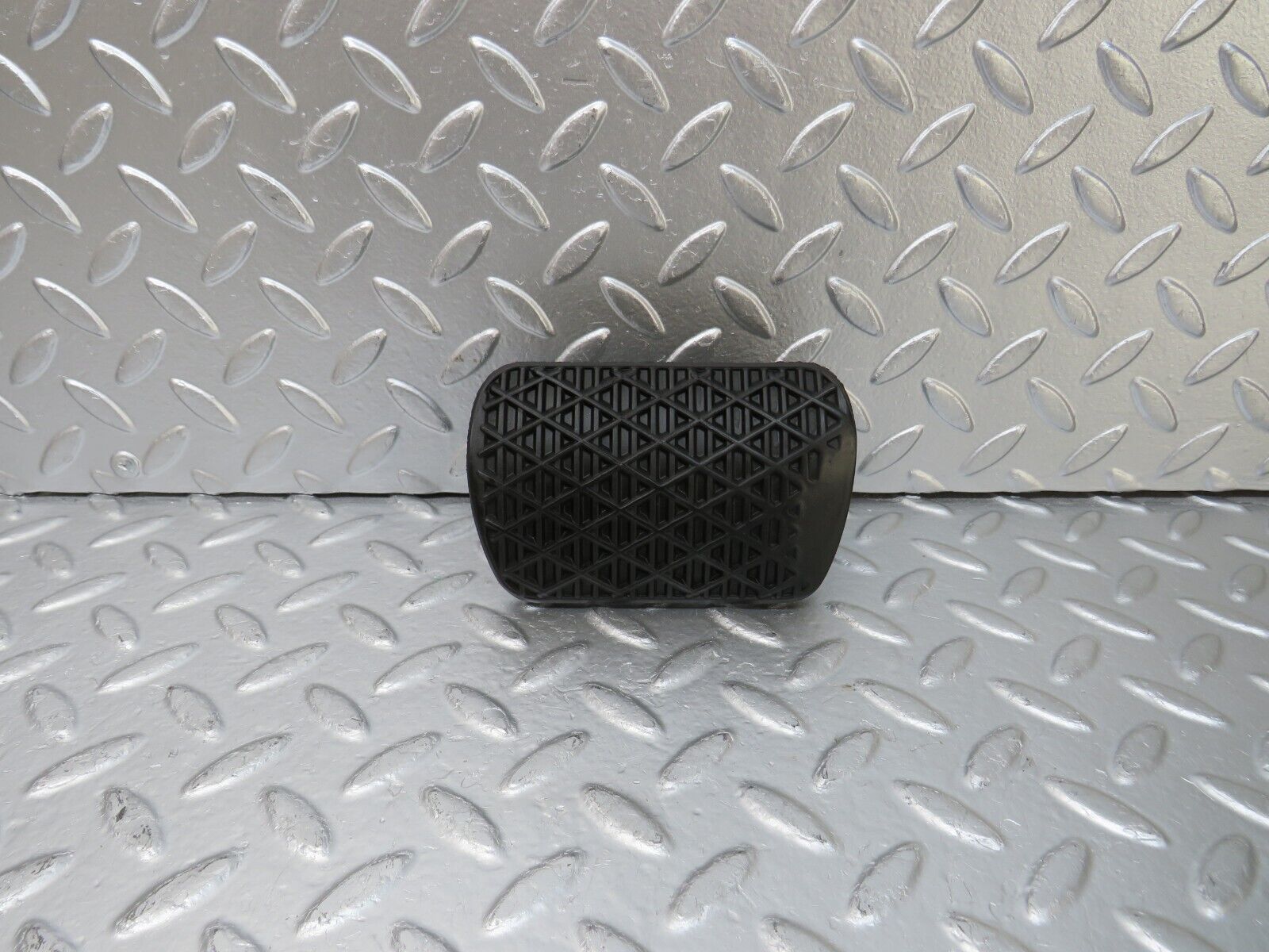 25510 Mercedes-Benz W123 200 Brake Pedal Rubber Cover 1232910082