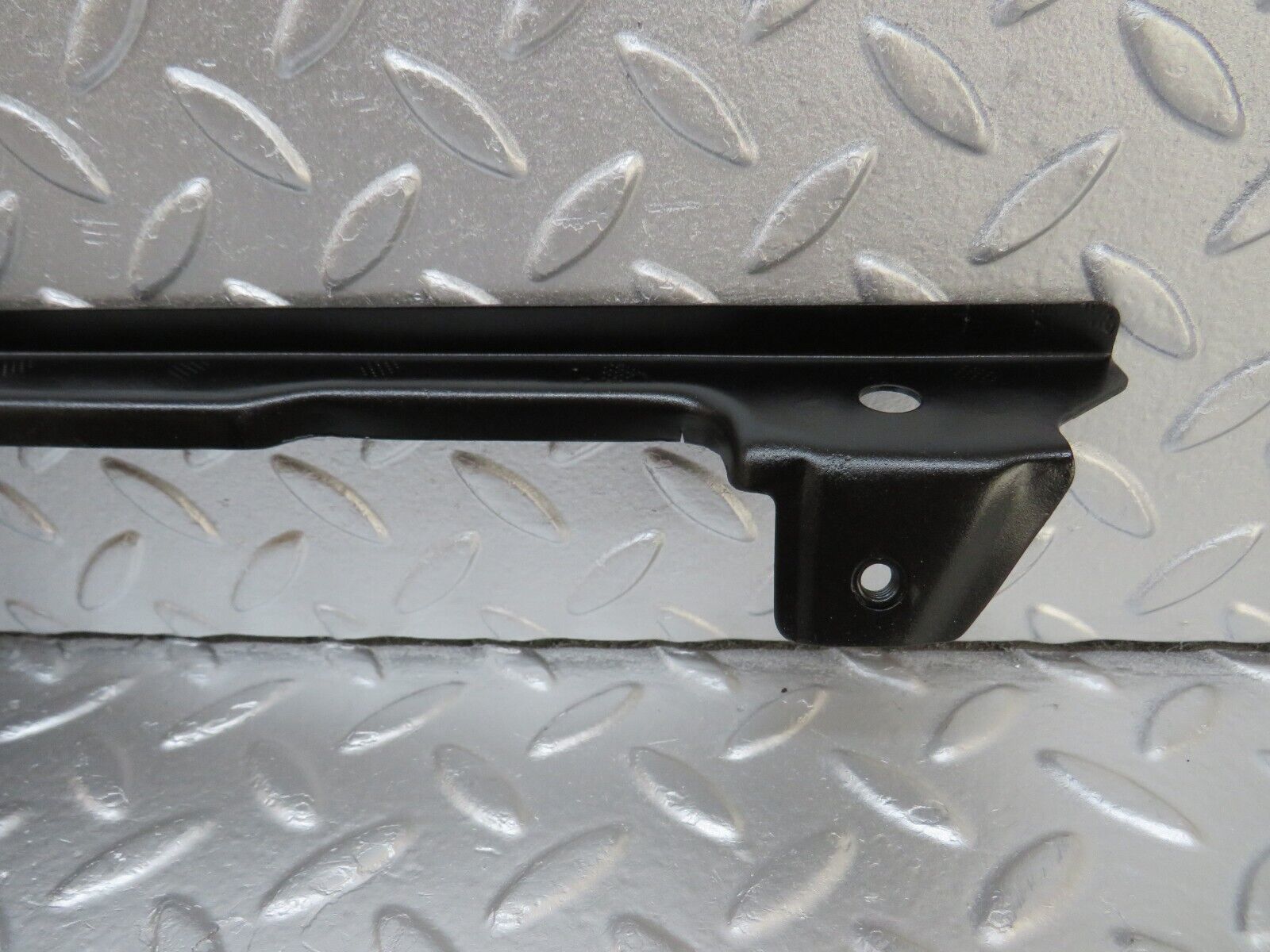 34610 Mercedes-Benz C126 380SEC Coupe Rear WIndow Channel Support Left Side