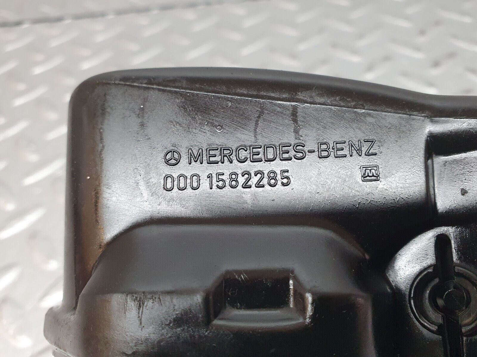 41091 Mercedes-Benz W126 300SE Ignition Coil Cover Cap 0001582285