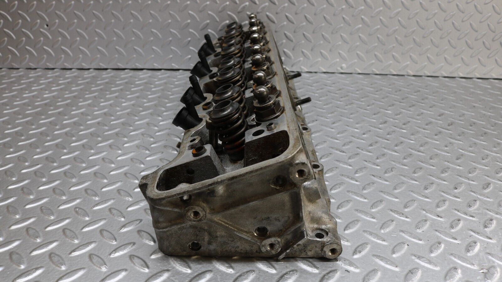 37170 Mercedes-Benz C126 420SEC Coupe Cylinder Head Left Side 1160164001