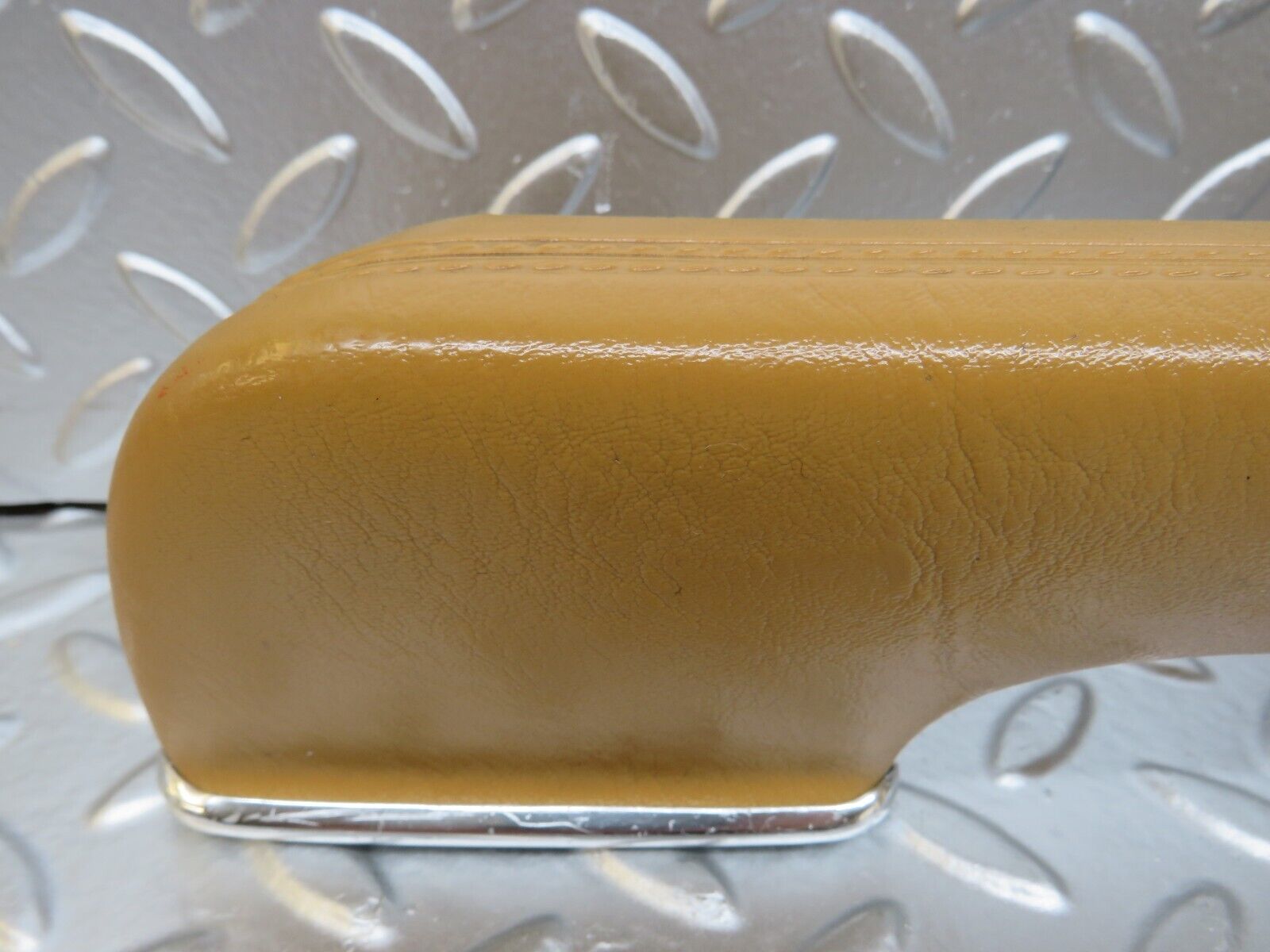 25436 Mercedes-Benz W123 200 Interior Door Handle Front Right Palomino