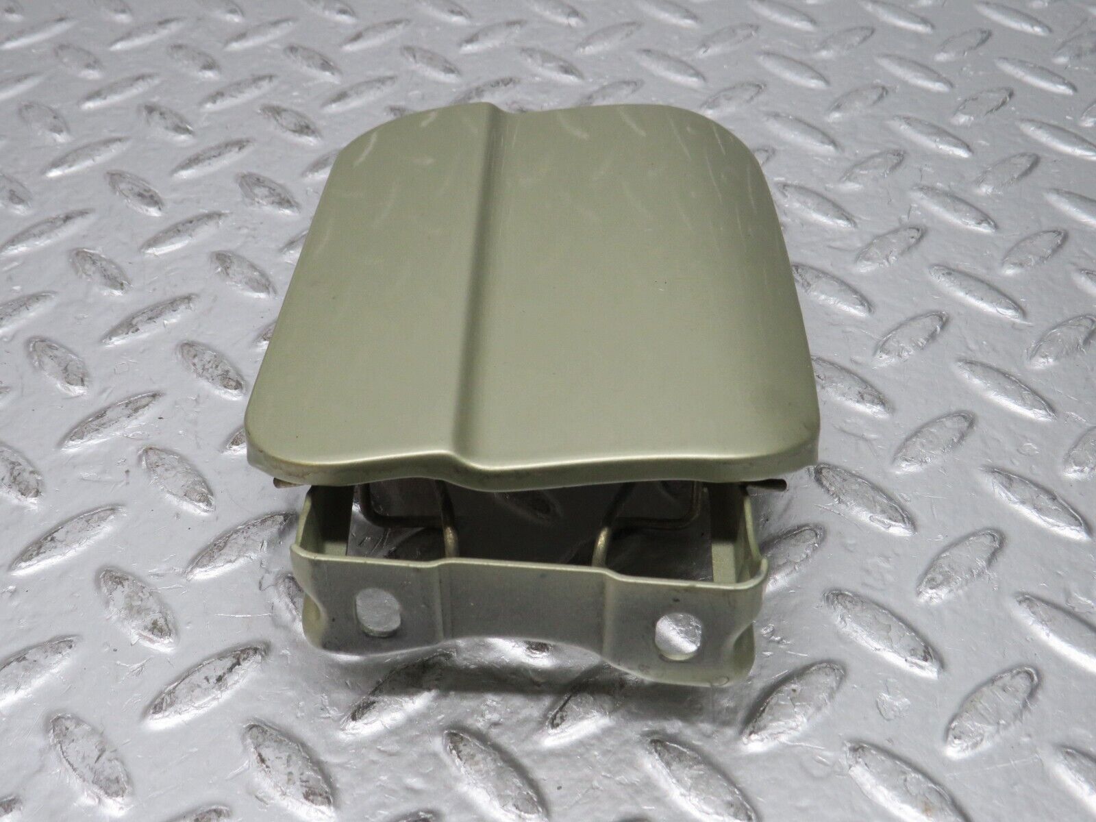 0565 Mercedes-Benz W123 230E Fuel Tank Flap Cap 1235840039