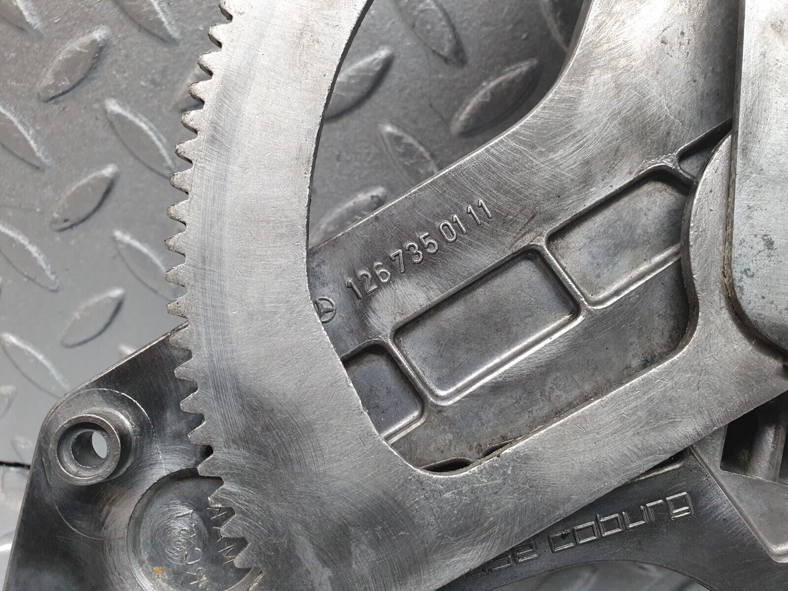 40974 Mercedes-Benz W126 300SE Rear Left Door Window Regulator 1267350111