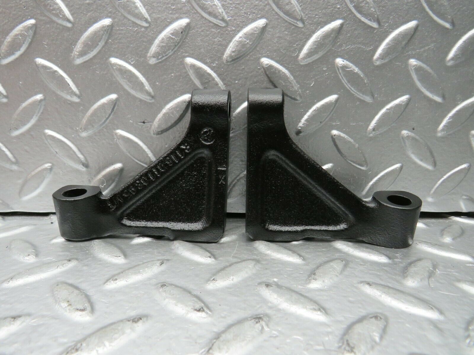 22902 Mercedes-Benz C107 450SL Engine Mount Bracket Pair 1160110895 1160110995