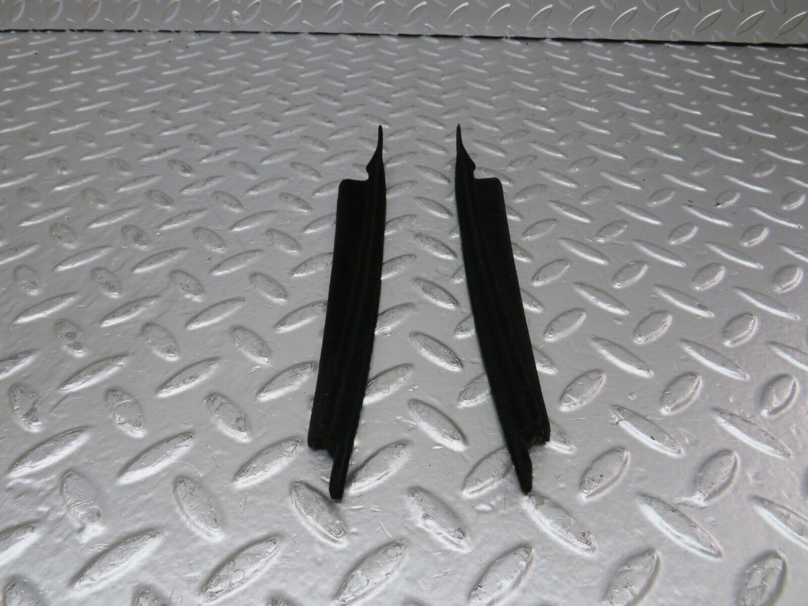 25043 Mercedes-Benz W140 S320 Front Door Window Trim Pair 1407250194 140725029