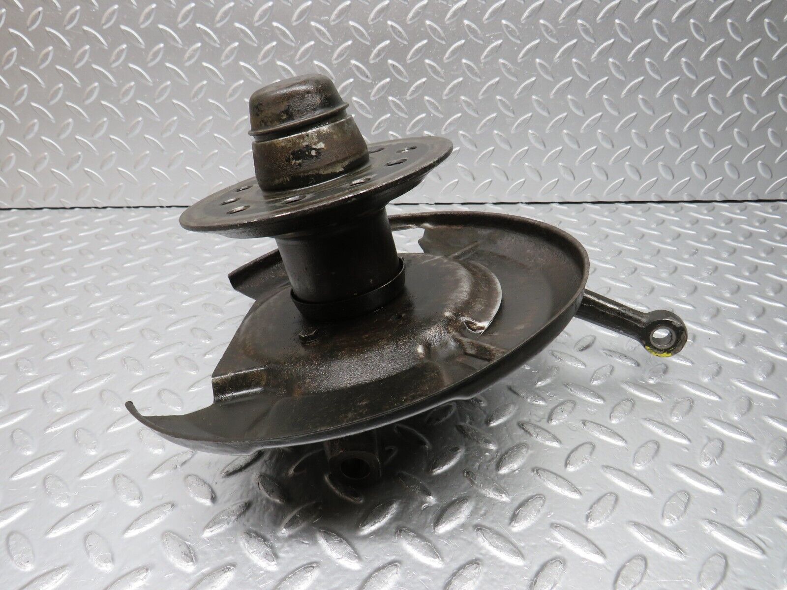 0848 Mercedes-Benz C107 350SLC Coupe Wheel Hub Front Right