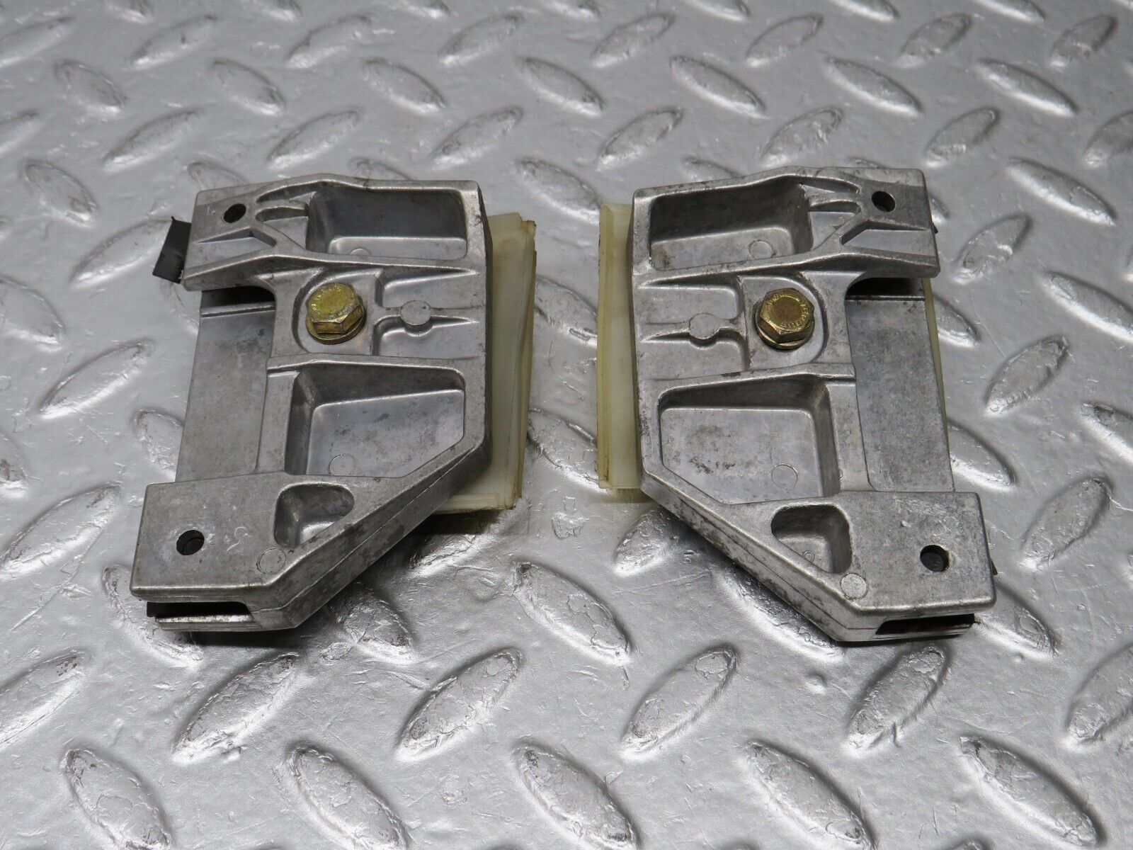 38356 Mercedes-Benz R129 280SL Coupe Door Window Guide Bracket 1247250132 1247250232