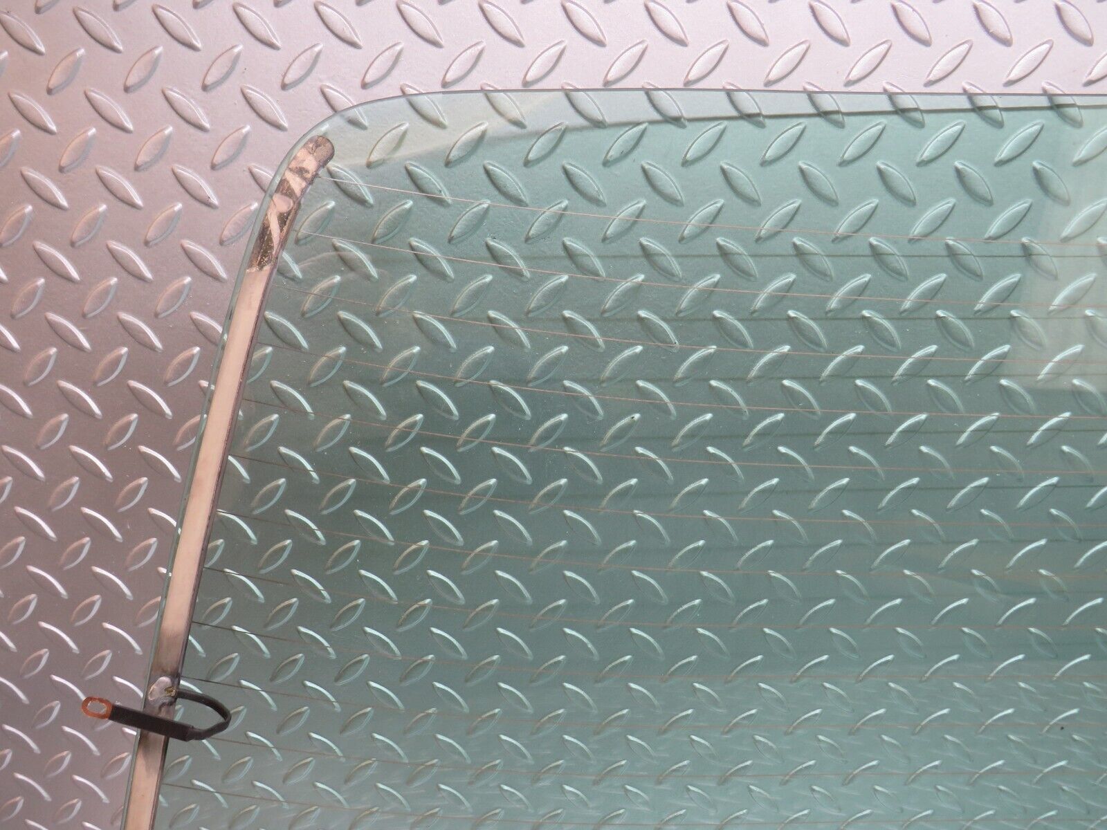 27339 Mercedes-Benz W123 280E Rear Heated Windscreen Glass