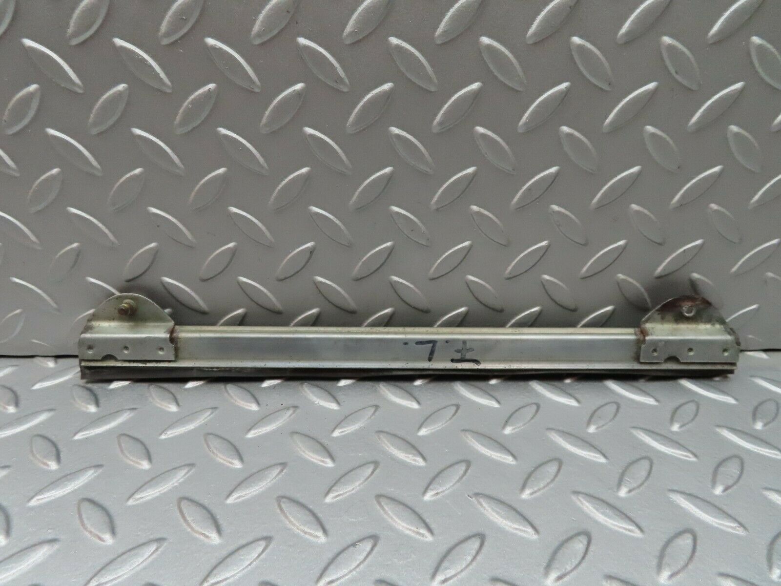 3689 Mercedes-Benz W108 280SE Front Left Door Glass Holder